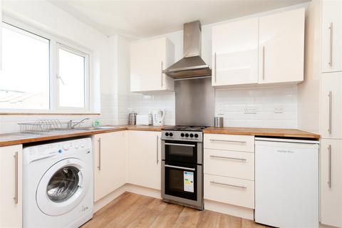 2 bedroom flat to rent, Northiam Street, London