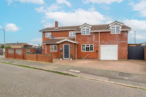 5 bedroom detached house for sale, Bramble Gardens, Belton