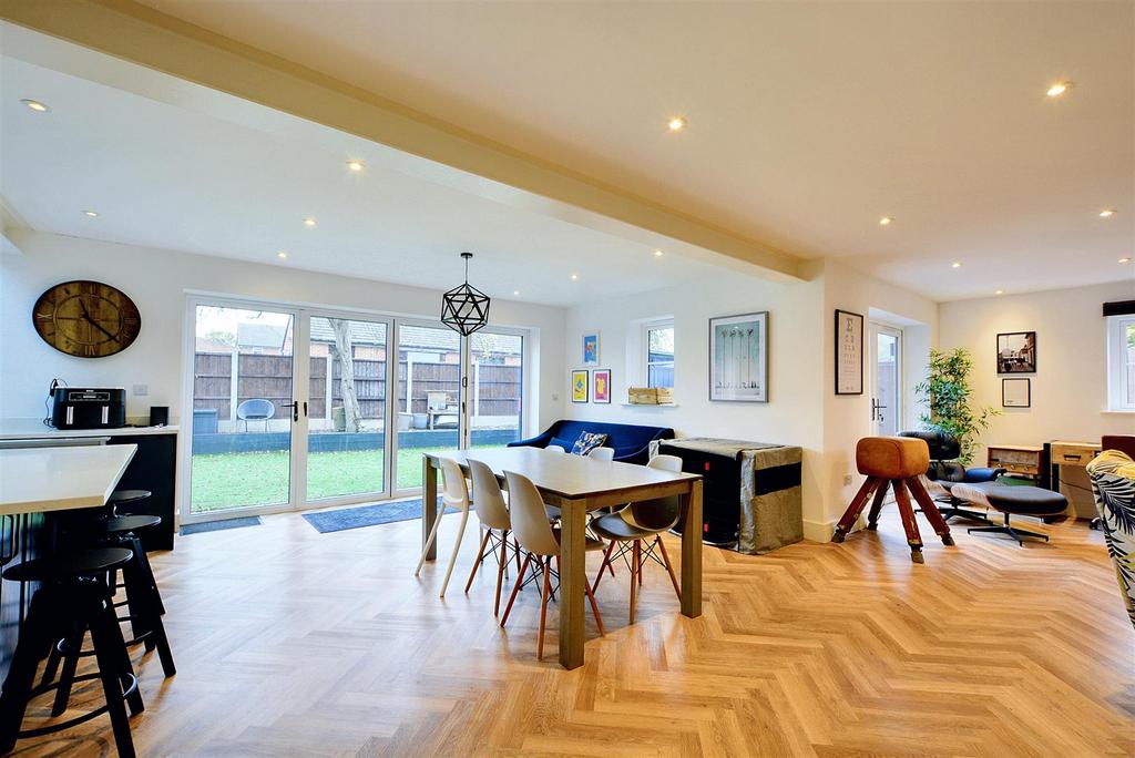 Open Plan Living/Dining Kitchen