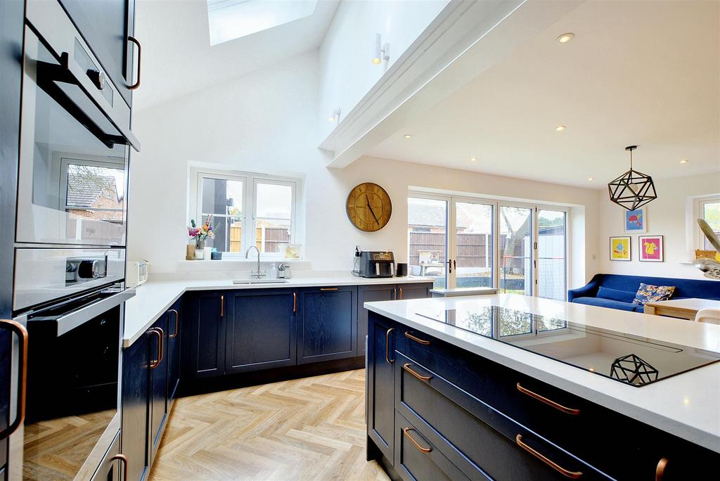 Open Plan Living/Dining Kitchen