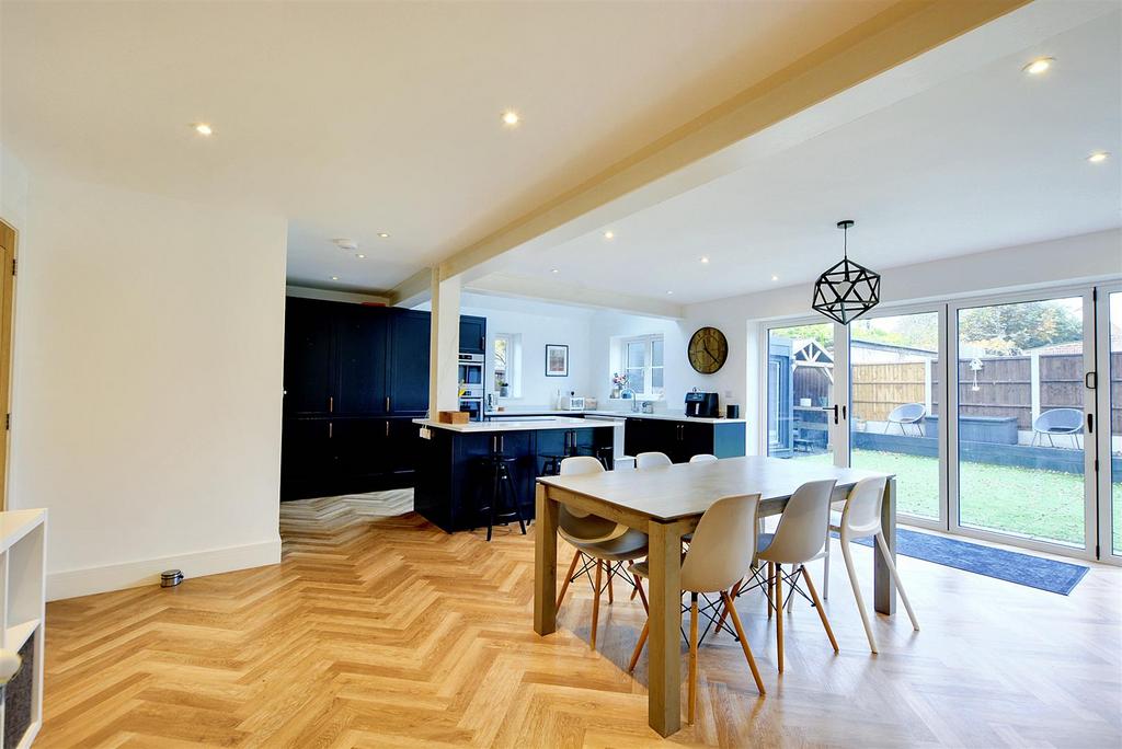 Open Plan Living/Dining Kitchen