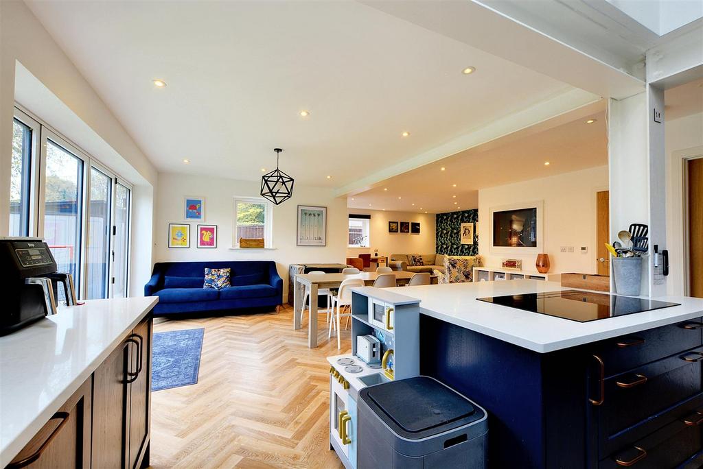 Open Plan Living/Dining Kitchen