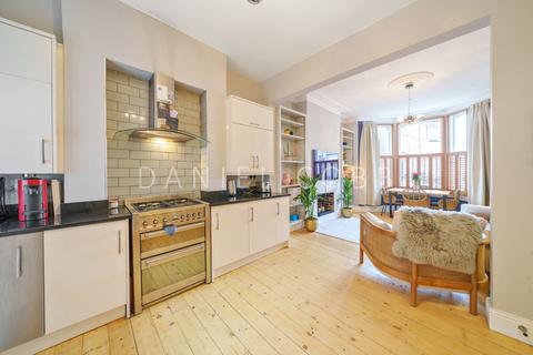 3 bedroom flat for sale, Brook Drive, London, SE11