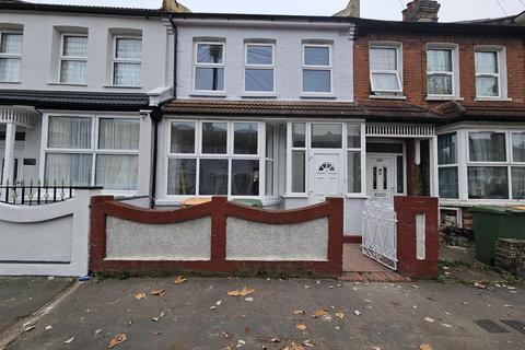 4 bedroom house to rent, Dersingham Avenue, London E12