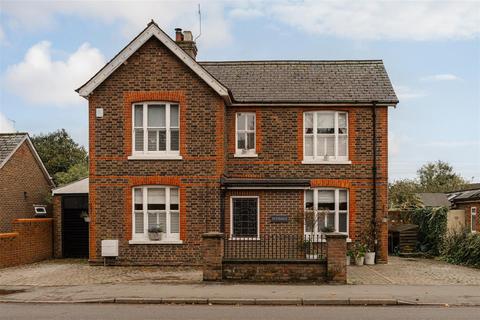 4 bedroom detached house for sale, Horley Row, Horley