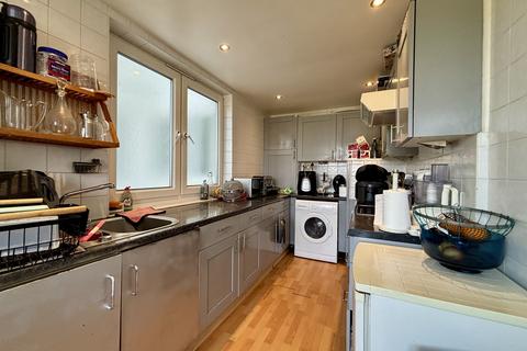 2 bedroom apartment for sale, Eaton Drive, Kingston upon Thames KT2