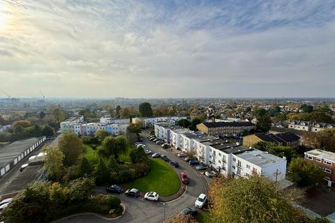 2 bedroom apartment for sale, Eaton Drive, Kingston upon Thames KT2