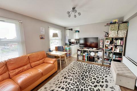 2 bedroom flat for sale, Northdown Road, Newhaven