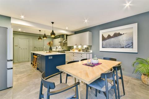 72 Ruden Way, Epsom, KT17 3LP