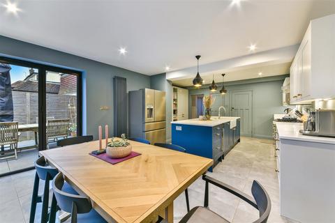 72 Ruden Way, Epsom, KT17 3LP