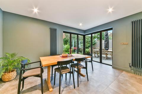 72 Ruden Way, Epsom, KT17 3LP