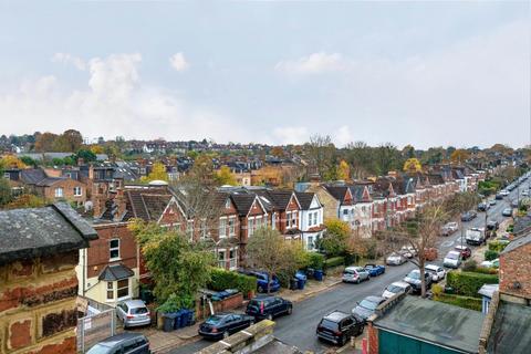 3 bedroom apartment to rent, Colney Hatch Lane London N10