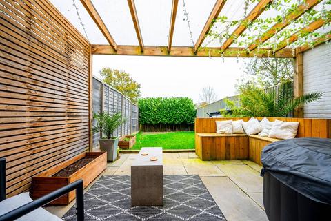 9 Deeprose Close, Guildford, GU2 9NA