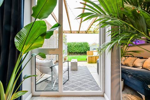 9 Deeprose Close, Guildford, GU2 9NA