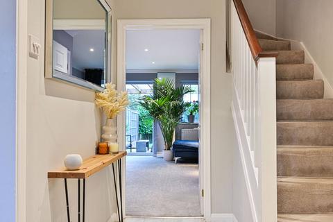 9 Deeprose Close, Guildford, GU2 9NA