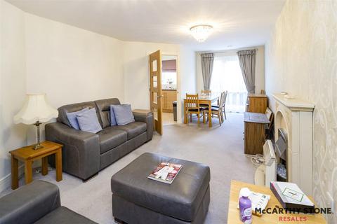 2 bedroom apartment for sale, Elliott Court, High Street North, Dunstable, Bedfordshire, LU6 1FN