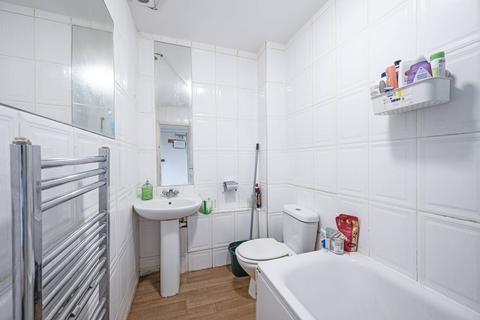 1 bedroom flat for sale, West Bank, Stamford Hill, London, N16