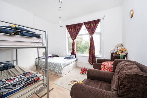 1 bedroom flat for sale, West Bank, Stamford Hill, London, N16