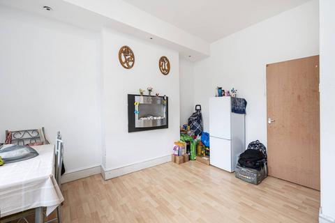 1 bedroom flat for sale, West Bank, Stamford Hill, London, N16