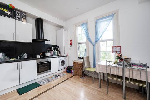 1 bedroom flat for sale, West Bank, Stamford Hill, London, N16