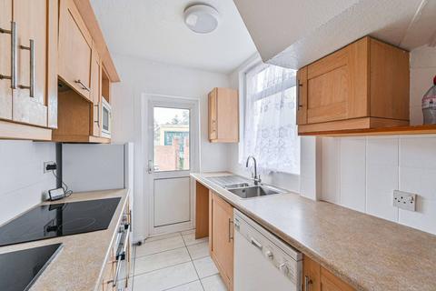 3 bedroom flat to rent, Duncroft, Plumstead, London, SE18