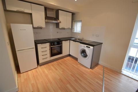 3 bedroom house to rent, Boston Street, Manchester M15