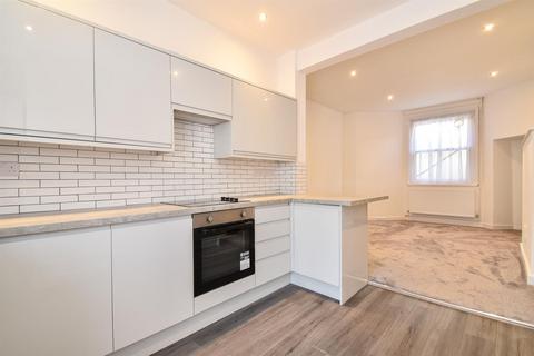 3 bedroom flat for sale, Earl Street, Hastings