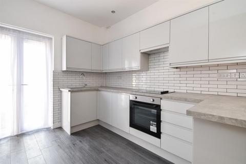 3 bedroom flat for sale, Earl Street, Hastings