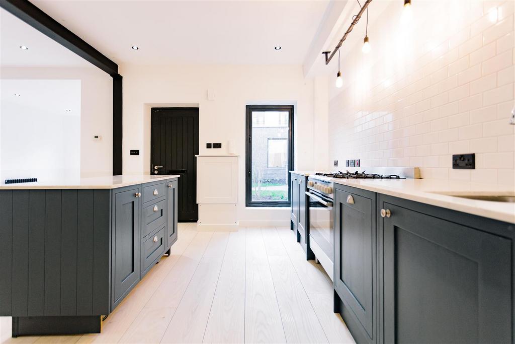 MB number 13 fonthill mews 28.jpg