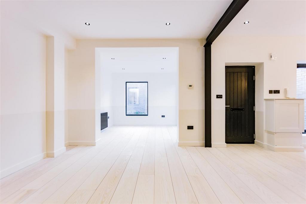 MB number 13 fonthill mews 26.jpg