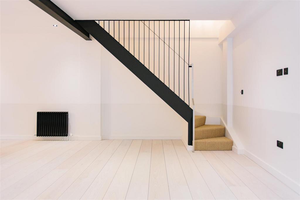 MB number 13 fonthill mews 23.jpg