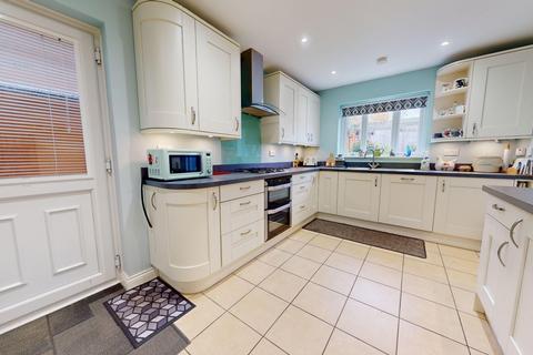 3 bedroom detached house for sale, Edgehill Drive, Lang Farm, Daventry, NN11 0GR