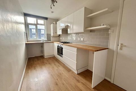 2 bedroom flat to rent, Albion Court, Kingsbridge