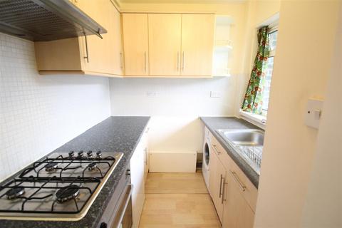 Studio to rent, Clark Street, London E1