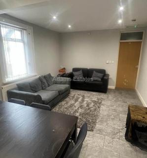 8 bedroom end of terrace house to rent, Basingstoke Road, Reading