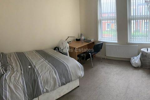 8 bedroom end of terrace house to rent, Basingstoke Road, Reading