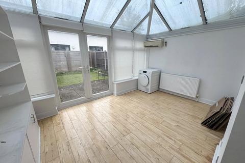 4 bedroom end of terrace house to rent, Meadowgate Close, Mill Hill, London, NW7