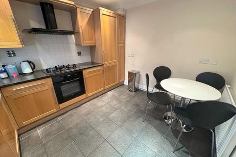 4 bedroom end of terrace house to rent, Meadowgate Close, Mill Hill, London, NW7