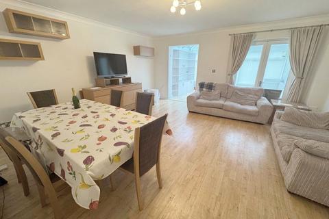 4 bedroom end of terrace house to rent, Meadowgate Close, Mill Hill, London, NW7