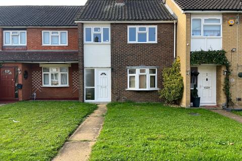 3 bedroom terraced house for sale, Long Lynderswood, Basildon SS15