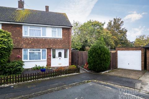 3 bedroom semi-detached house for sale, Maxwell Close, Reading RG5