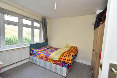 2 bedroom flat to rent, Hayes, UB3