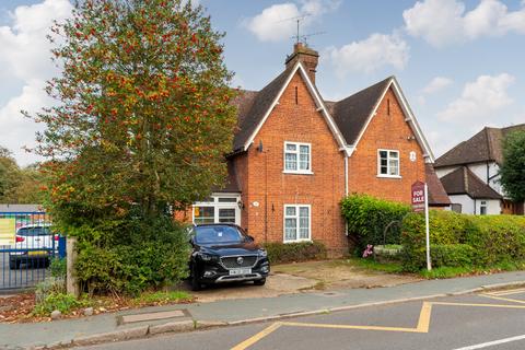 3 bedroom semi-detached house for sale, Hertford Road, Welwyn, Hertfordshire, AL6