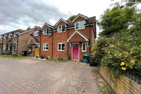 3 bedroom semi-detached house to rent, Chapel Court, Newbury RG20