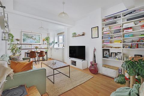 2 bedroom flat for sale, City View House, Bethnal Green Road, London