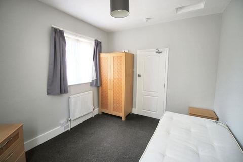 1 bedroom in a house share to rent, Brentwood Road, Romford, RM1