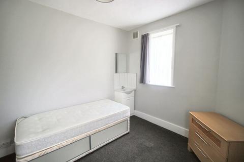 1 bedroom in a house share to rent, Brentwood Road, Romford, RM1