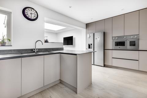 367 Kingston Road, Epsom, KT19 0BS