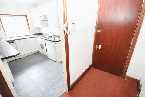 2 bedroom flat to rent, Long Lane, London, UB10