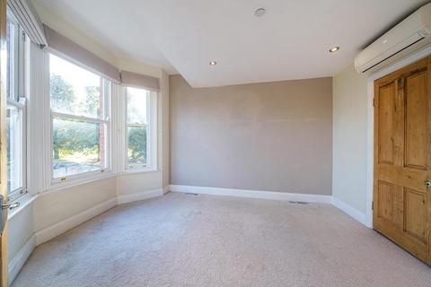 2 bedroom flat for sale, Haverhill Road, Balham